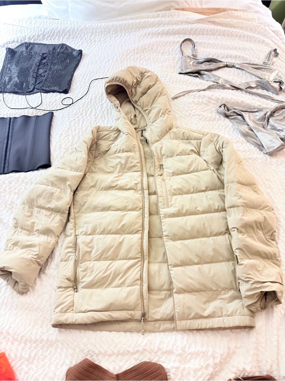 Eddie Bauer Light Beige Hooded down 350 Puffer stretch down zip Coat - small